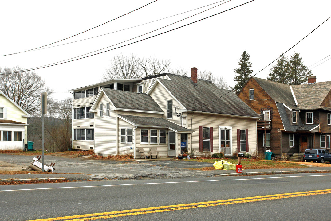 142 Main St in Upton, MA - Building Photo