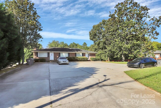 1005 Rainbow Dr in Kannapolis, NC - Building Photo - Building Photo