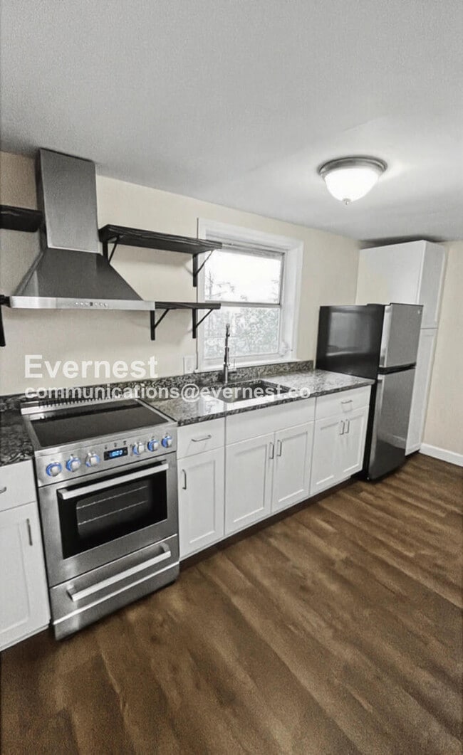 1700 Ashmore Ave, Unit b in Chattanooga, TN - Foto de edificio - Building Photo