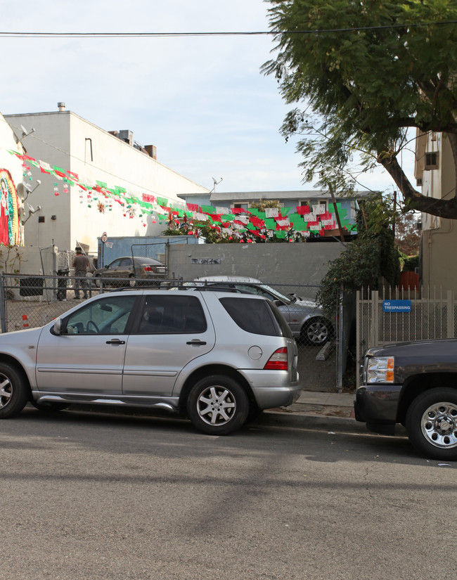 1644 N Kenmore in Los Angeles, CA - Building Photo - Building Photo