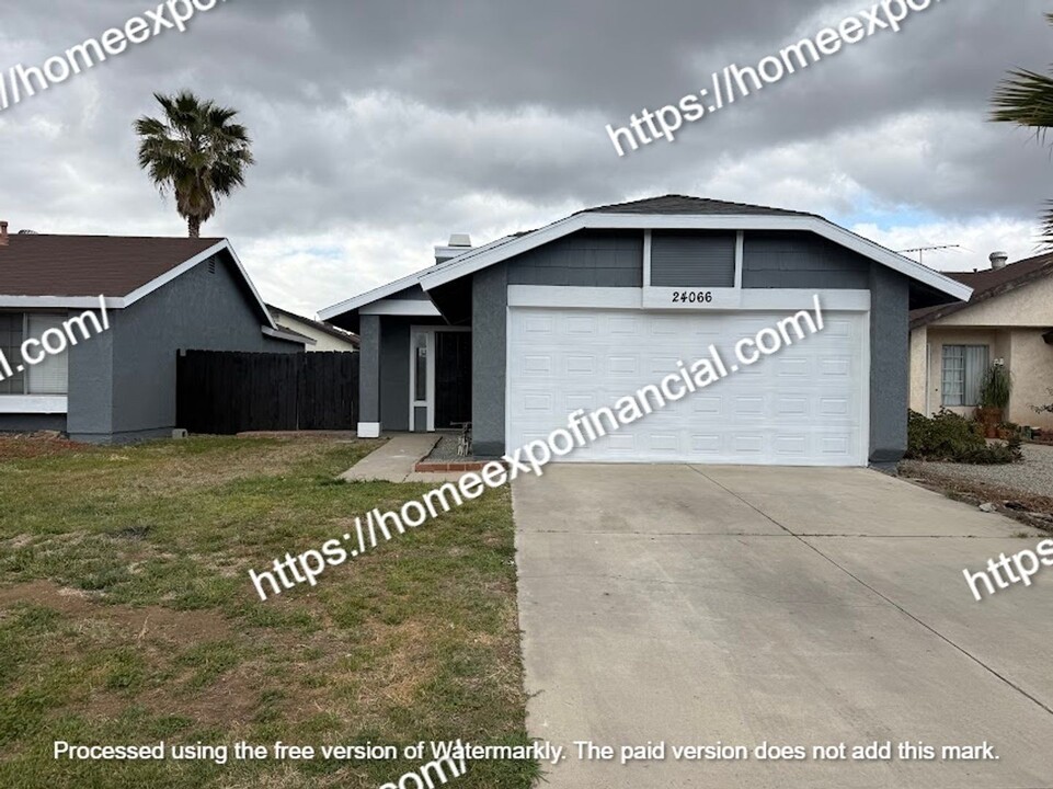 24066 Amberley Dr in Moreno Valley, CA - Foto de edificio