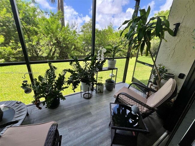 900 NE 195th St in Miami, FL - Building Photo - Building Photo