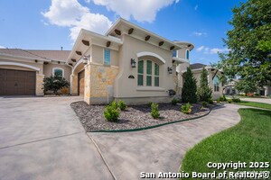 3715 Coggeshall Ln in San Antonio, TX - Foto de edificio - Building Photo
