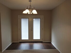 7659 Chatsworth in San Antonio, TX - Foto de edificio - Building Photo