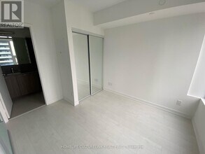 19 Western Battery Rd in Toronto, ON - Building Photo - Building Photo