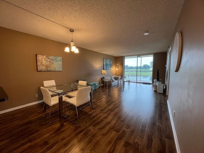 3150 W ROLLING HILLS Cir