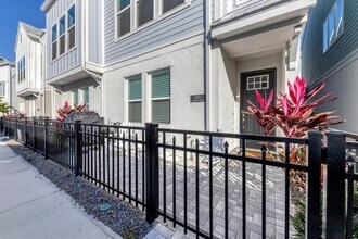 2313 Lindstrom St in Sarasota, FL - Building Photo - Building Photo