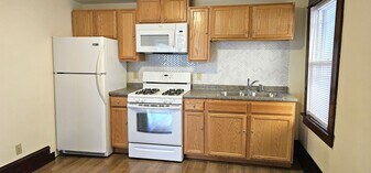 135 N Champlain St, Unit 135 North Champlain St #1 in Burlington, VT - Building Photo