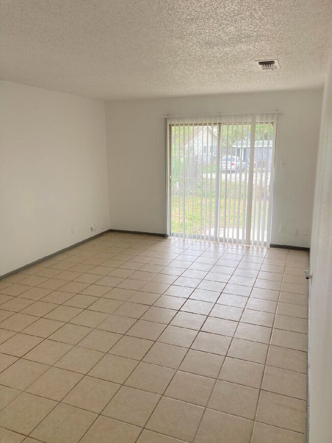 5730 Alnwick St in San Antonio, TX - Building Photo - Building Photo