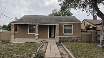 6 S 17th St in McAllen, TX - Building Photo