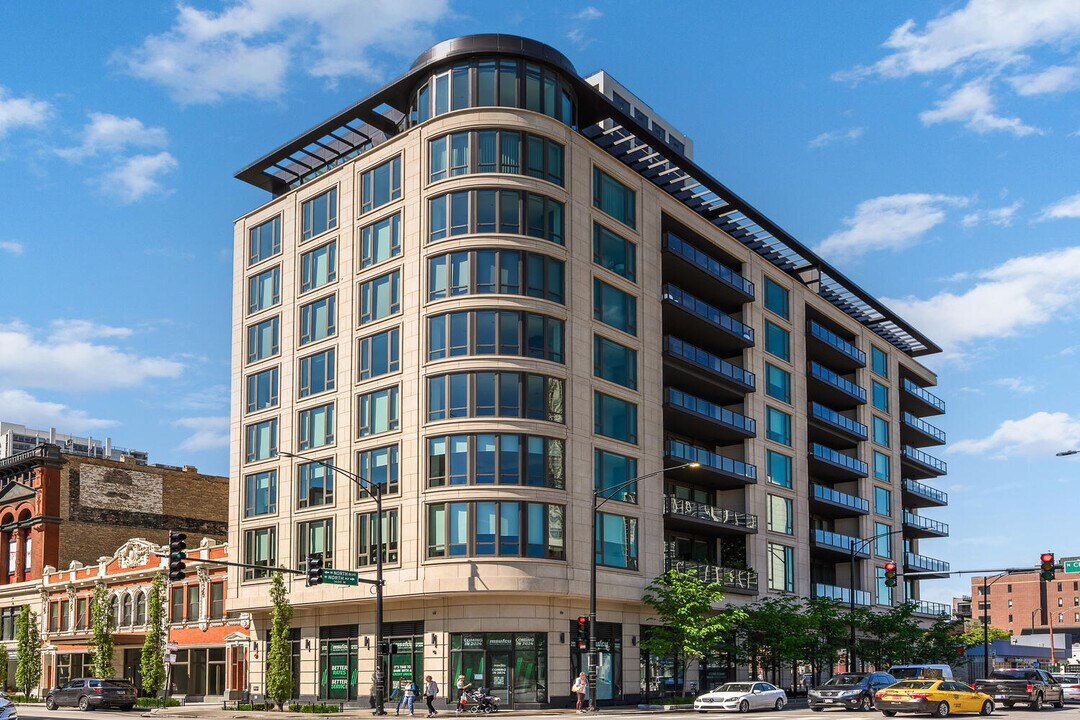 1550 N Clark St in Chicago, IL - Building Photo