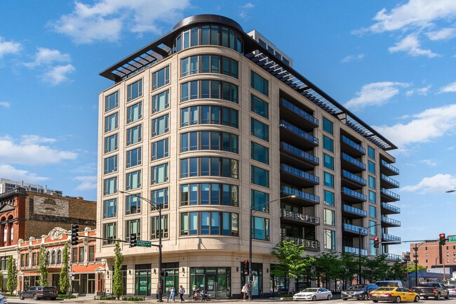 property at 1550 N Clark St
