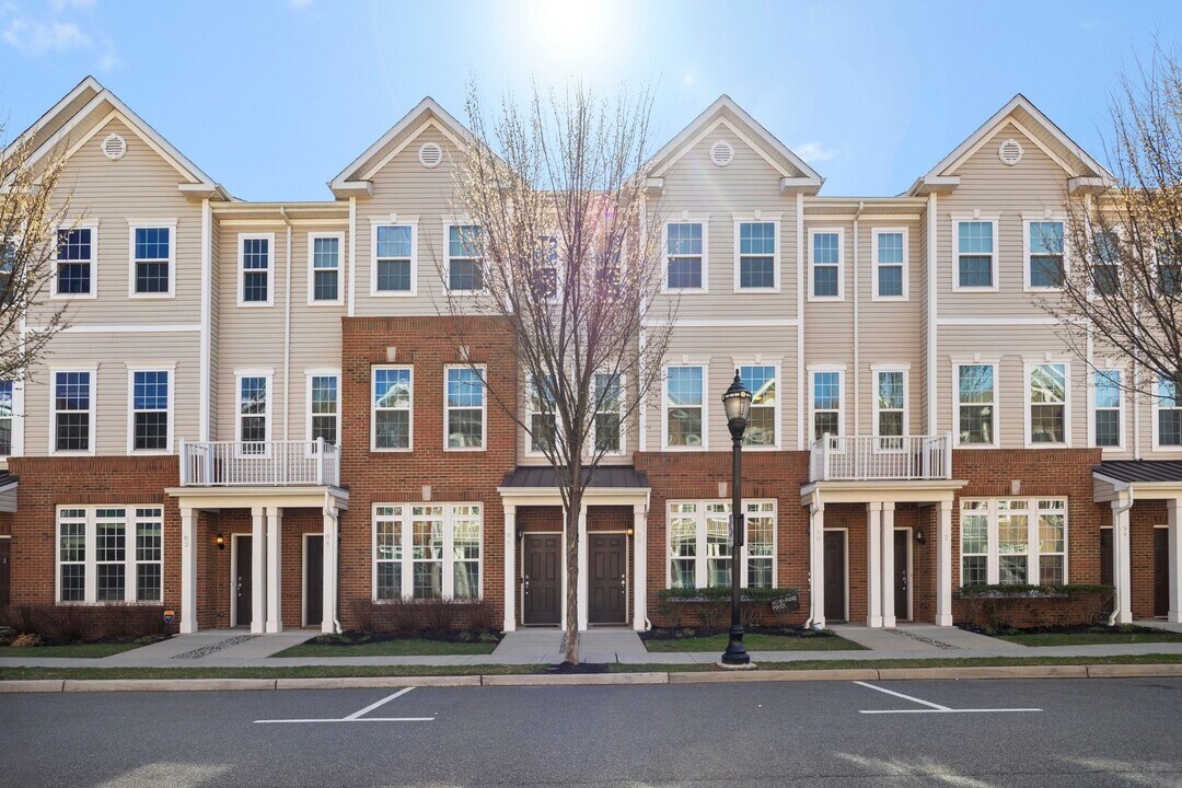 88 Wesmont Drive in Wood Ridge, NJ - Building Photo