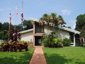 2 Kimberly Ct in Daytona Beach, FL - Building Photo - Building Photo