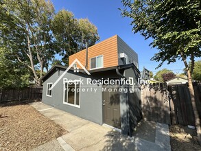 2225 18th Ave in Sacramento, CA - Building Photo - Building Photo