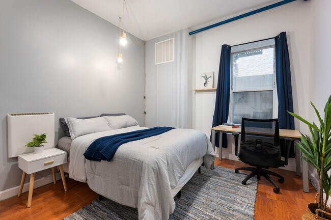 345 W 35th St in New York, NY - Building Photo - Building Photo