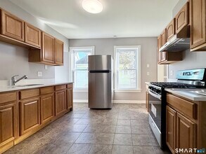 47 Berkshire Ave in Bridgeport, CT - Building Photo - Building Photo