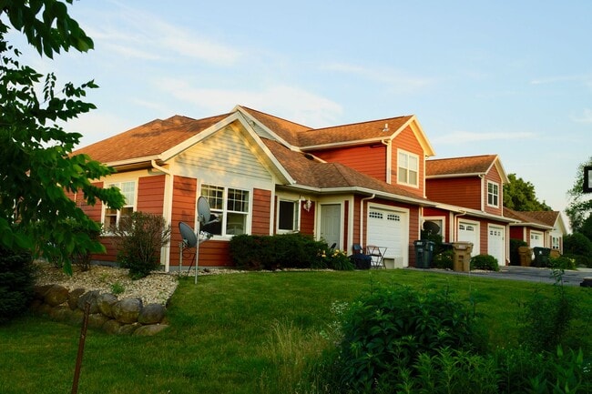 36 Canyon Ln in McFarland, WI - Building Photo - Building Photo
