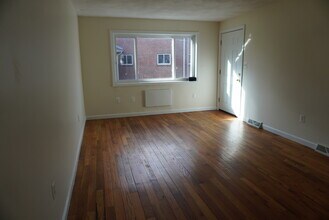 21 Oxford Cir in Belmont, MA - Building Photo - Building Photo