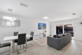 342 NW 114th Ave in Miami, FL - Building Photo - Building Photo