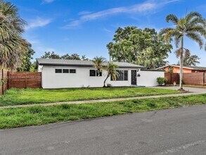 2048 SW 37th Ave in Fort Lauderdale, FL - Building Photo - Building Photo