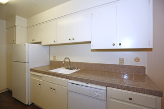 Mallard Creek Apartments in Sacramento, CA - Building Photo - Interior Photo