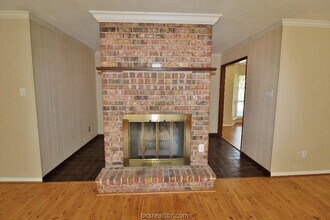 101 Trinity St in Brenham, TX - Building Photo - Building Photo