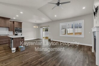 1447 E Daylily Ct in Layton, UT - Building Photo - Building Photo