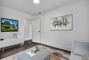 808 Vine St, Unit 1 in Lansing, MI - Building Photo