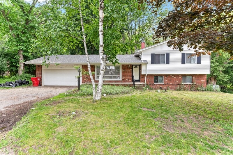 4683 Lockhart St in West Bloomfield, MI - Building Photo