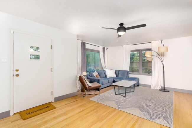 376 Crown Point in Columbia, MO - Building Photo - Building Photo