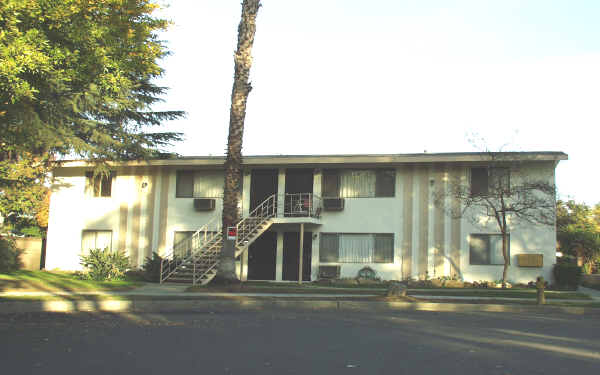 284 Garnet Way in Upland, CA - Foto de edificio - Building Photo