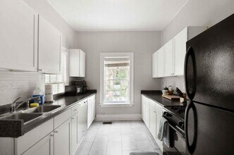 123 Smith St, Unit 123 Smith Apt B in Charleston, SC - Building Photo - Building Photo