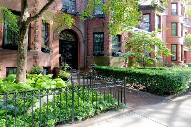 398 Marlborough St in Boston, MA - Building Photo - Building Photo