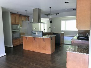 862 Bresslyn Rd in Nashville, TN - Building Photo - Building Photo