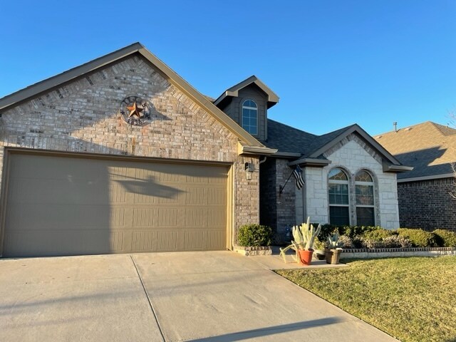 1105 Lake Woodland Dr in Little Elm, TX - Building Photo