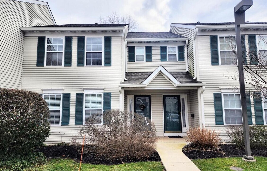 156 Yorkshire Way in Hatboro, PA - Foto de edificio