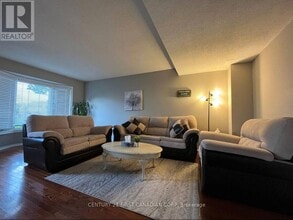 70 Chapman Ct in London, ON - Building Photo - Building Photo