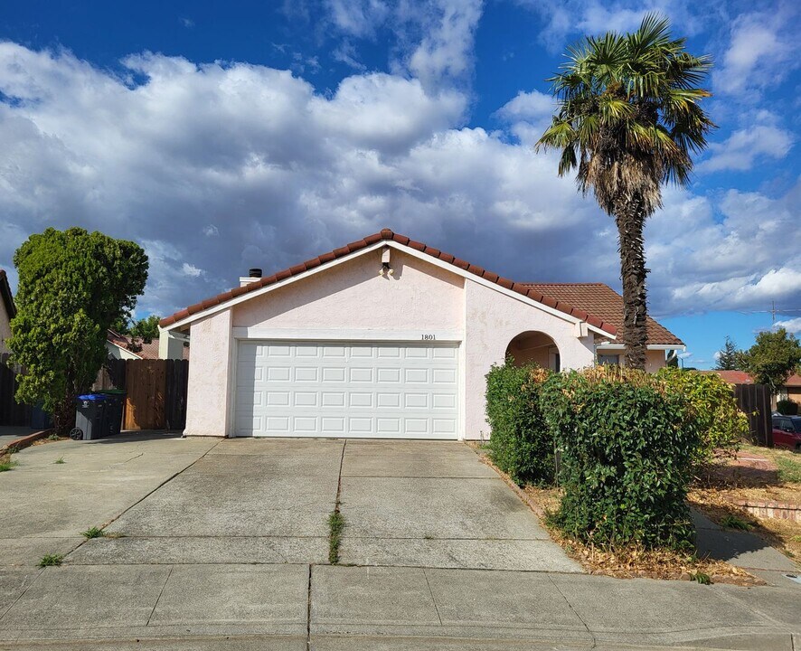1801 Rhine Ct in Fairfield, CA - Building Photo