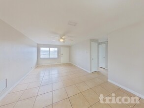 1753 Linwood Cir in Clearwater, FL - Building Photo - Building Photo