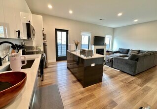 63 Belgrade Ave, Unit 406 in Boston, MA - Building Photo - Building Photo