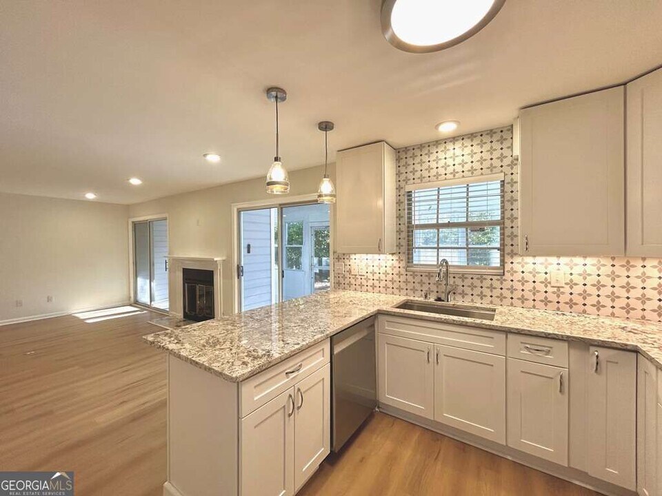 34 Devon Ln in Avondale Estates, GA - Building Photo