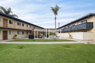 Island Breeze Apartments in Gardena, CA - Foto de edificio - Building Photo