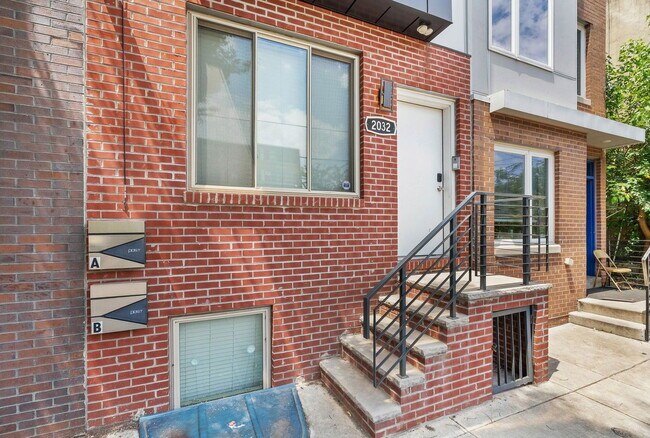 2032 N Franklin St in Philadelphia, PA - Building Photo - Building Photo