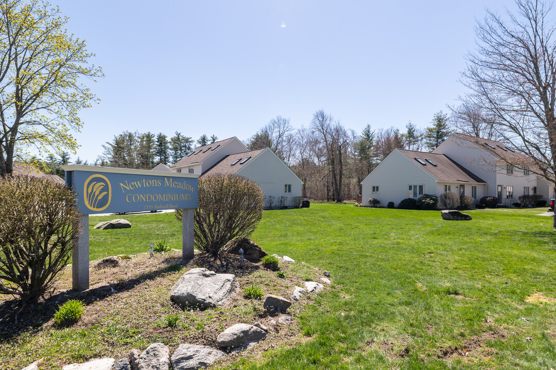 East Meadow in Manchester, NH - Building Photo