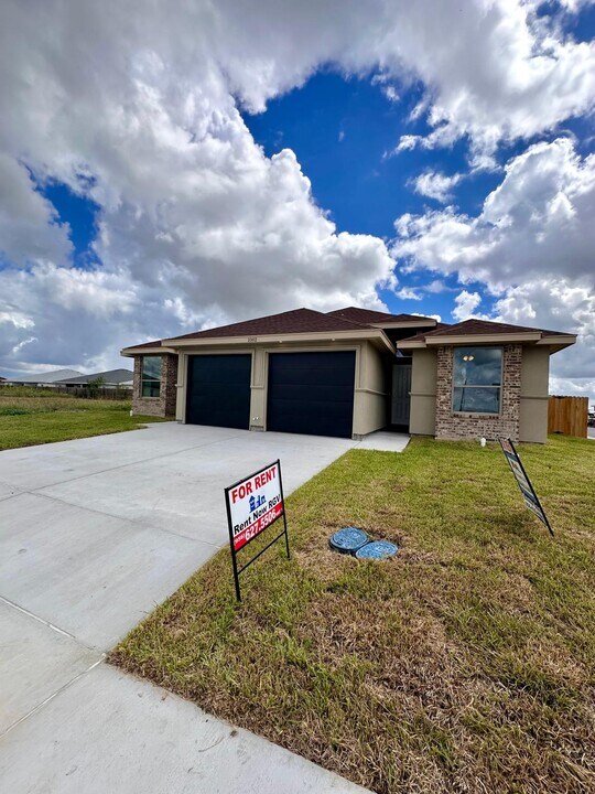 1002 Gabriella St in Harlingen, TX - Building Photo
