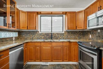 1004 McKinnon Dr NE in Calgary, AB - Building Photo - Building Photo