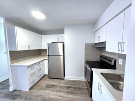 Valleyview Apartments in Orillia, ON - Building Photo