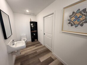 2837 San Marino St in Los Angeles, CA - Building Photo - Building Photo