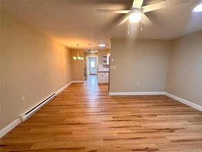 312 Woodbridge Dr in Ridge, NY - Building Photo - Building Photo